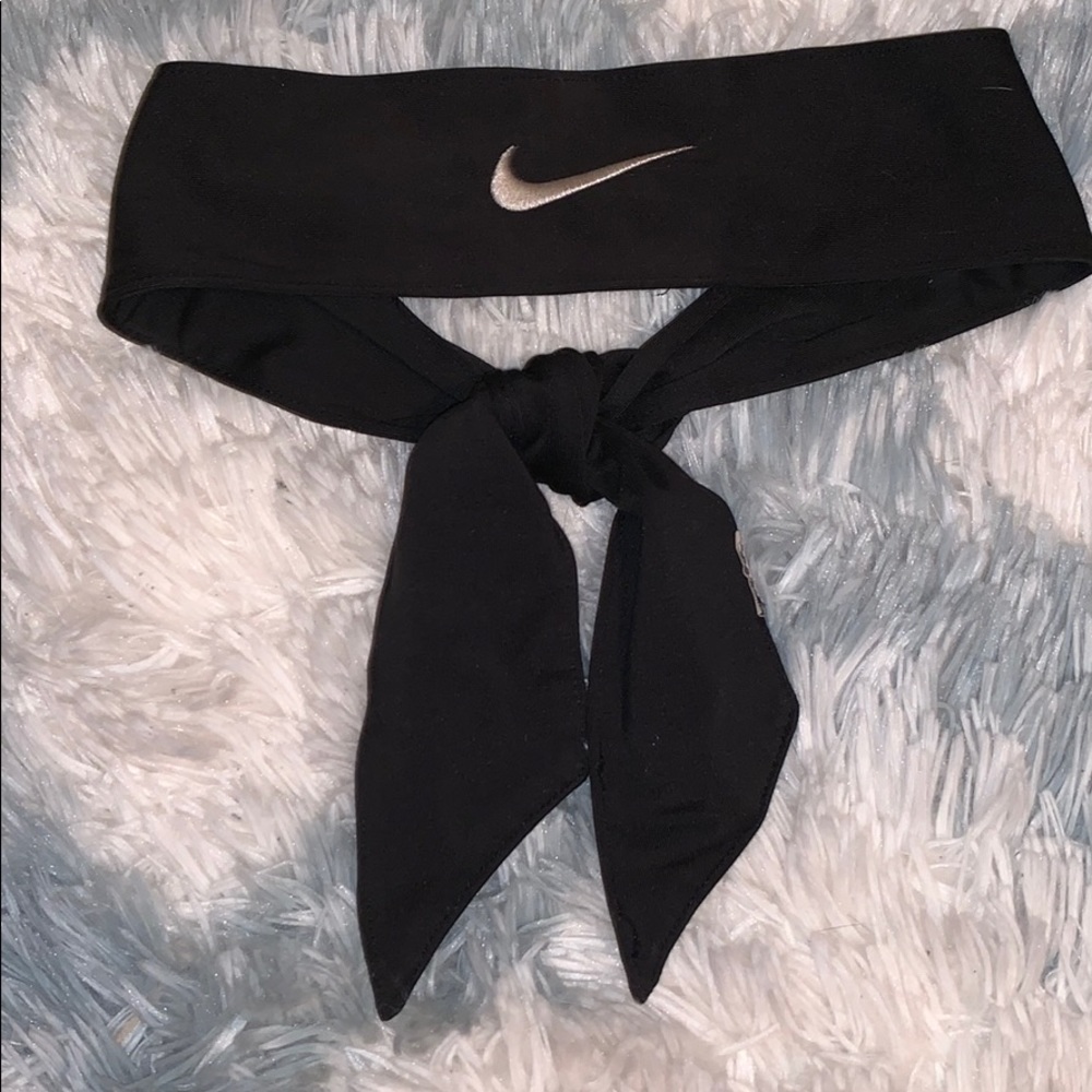 Black & White Nike Headband
